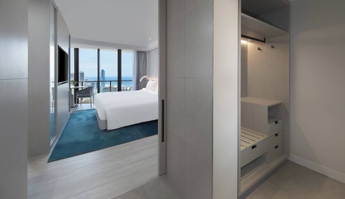 Junior Suite, 1 King Bed, Non Smoking, Corner (Balcony, Ocean View)
