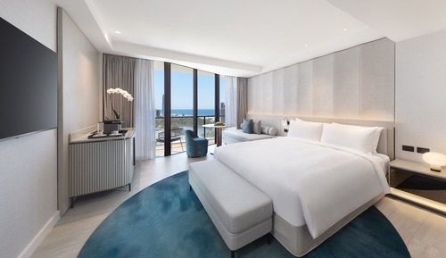 Room, 1 King Bed, Non Smoking, Ocean View (Balcony)