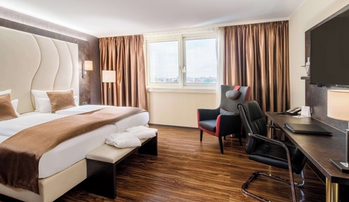 Suite, 1 King Bed (Converts to 2 Twin Beds;with Sofabed)