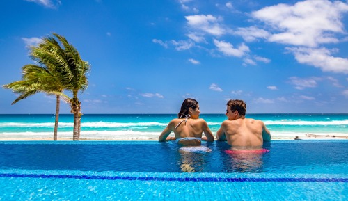 Junior Suite King Beachfront Swim up
