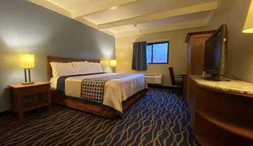 Signature Suite, 1 King Bed, Smoking