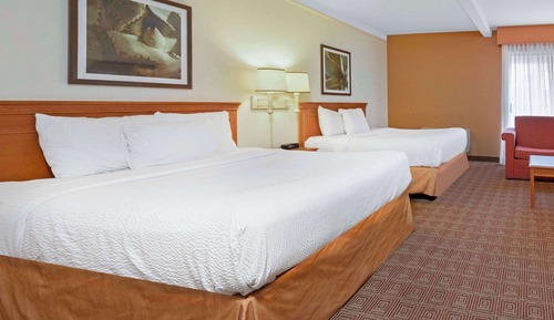 Deluxe Suite, 2 Queen Beds, Non Smoking