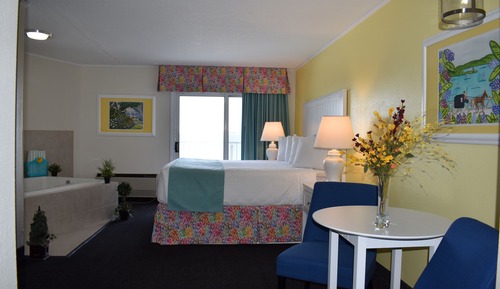 Deluxe Room, 1 King Bed, Jetted Tub, Lake View
