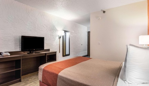 Standard Room, 1 Queen Bed, Accessible, Non Smoking