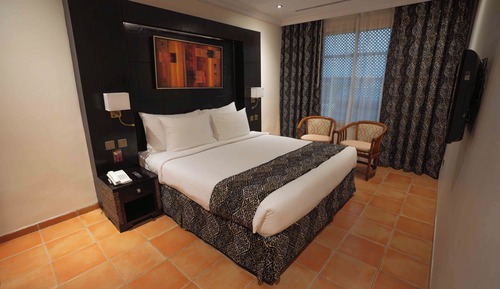 Studio Deluxe King Bed