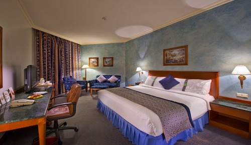 Suite, 1 Bedroom, Smoking (1 King Bed)