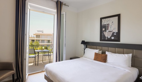 Comfort Room, Balcony