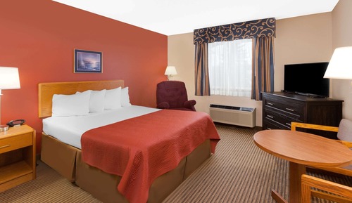 Room, 1 King Bed, Non Smoking, Courtyard View