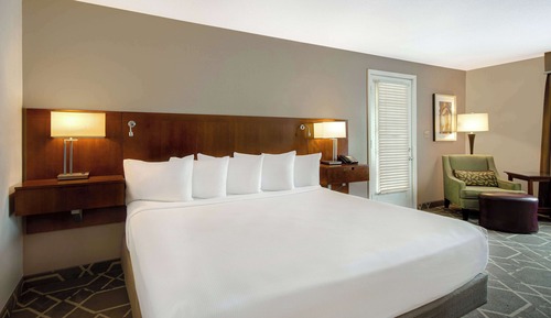 Deluxe Room, 1 King Bed, Non Smoking, Golf View