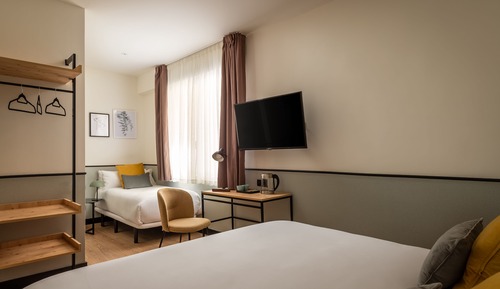 Triple Room (A double bed and a large singe bed)
