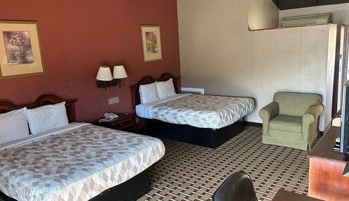 Room, 2 Queen Beds, Non Smoking, Mountain View
