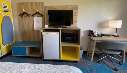 Standard Room, 1 Queen Bed