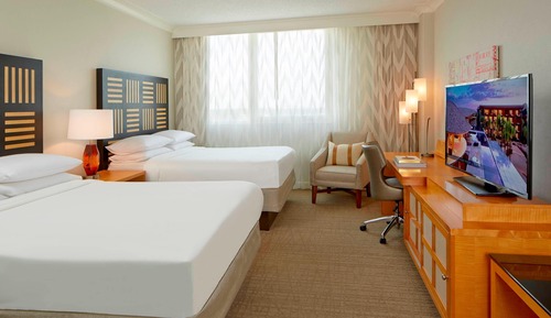 Club Room, 2 Queen Beds, Non Smoking