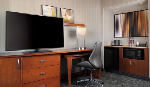 Suite, 1 Bedroom (Mobility/Hearing Accessible, Tub)