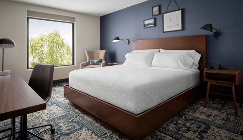 Suite, 1 Bedroom (Mobility/Hearing Access, Roll-In Shwr)