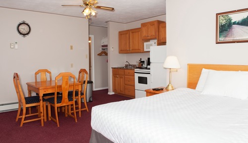 Housekeeping Unit- full kitchen