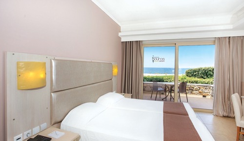 Beachfront Deluxe Twin Room