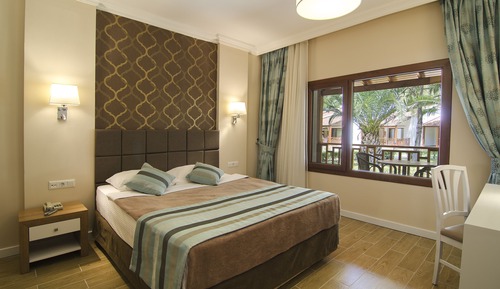 Room, Garden View