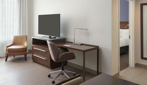 Studio, 1 King Bed with Sofa bed (Mobility Accessible, Tub)