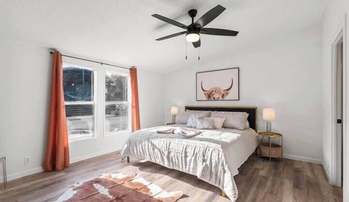 Starlight Cabin D, Pet-Friendly, Pool,  Games, Events, Groups near Canyon Lake (Sleeps 8)