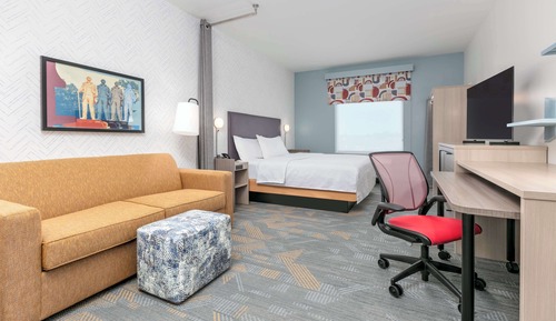 Suite, 1 King Bed, Accessible (Hearing)