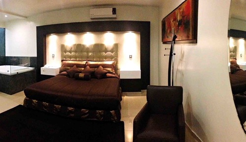Romantic Suite, Jetted Tub