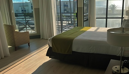 Deluxe Room, 1 King Bed, Balcony, Oceanfront