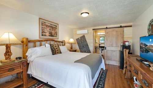 Standard Room, 1 King Bed