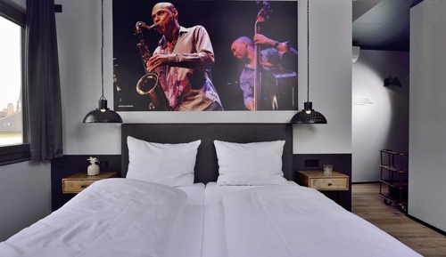 Large Room Single Use