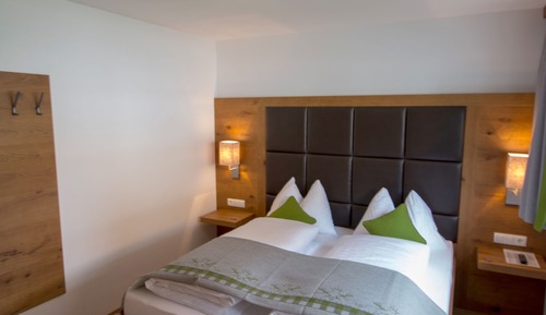 Deluxe Apartment, 2 Bedrooms, Patio, Annex Building (cleaning fee €105,00 not included)