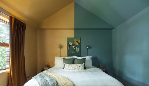 "Dug" Upper Single King Room