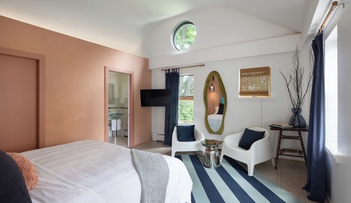 "Rodney" Upper Deluxe Room