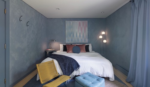 "Henry" Single King Room