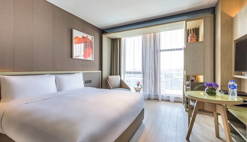 Deluxe Room, 1 King Bed