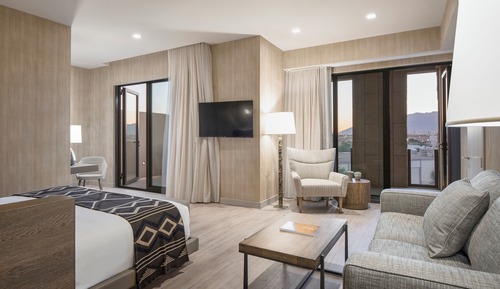 Deluxe Room, 1 King Bed, Fireplace