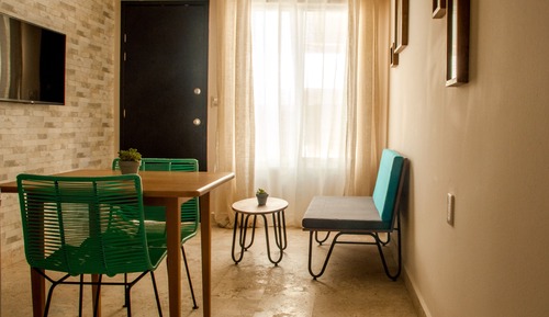 Deluxe Suite, 1 King Bed, Kitchen