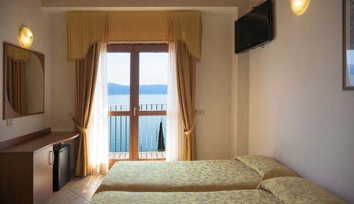 Standard Triple Room Terrace or Balcony Lake View