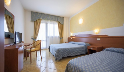 Standard Quadruple Room With Lake View Terrace or Balcony