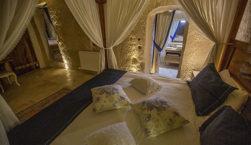 Honeymoon Suite (Cave)