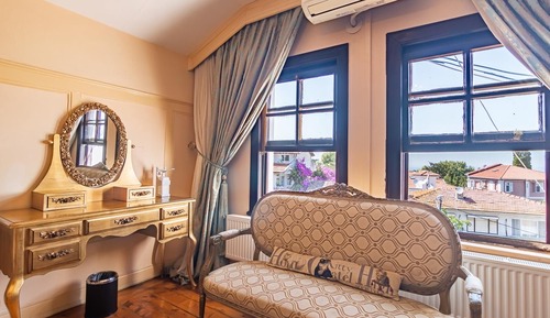 Royal Suite, 1 Bedroom, Partial Sea View