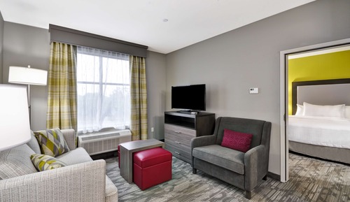 Suite, 1 King Bed, Accessible, Non Smoking (Hearing)