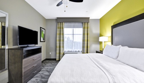 Suite, 1 King Bed, Accessible, Non Smoking (Bathtub)