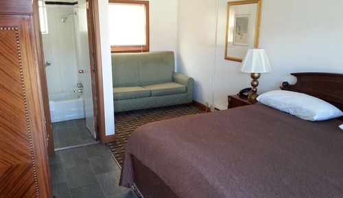 Basic Room, 1 King Bed, Non Smoking