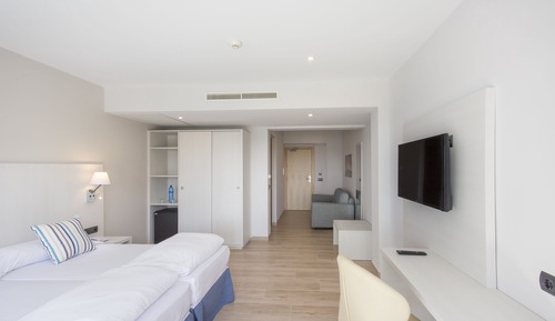 Double Room (2 adults)
