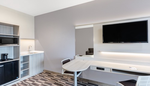 Studio Suite, 1 Queen Bed, Accessible, Non Smoking