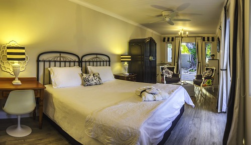 Comfort Room, 1 Bedroom (Calla Lily Suite)