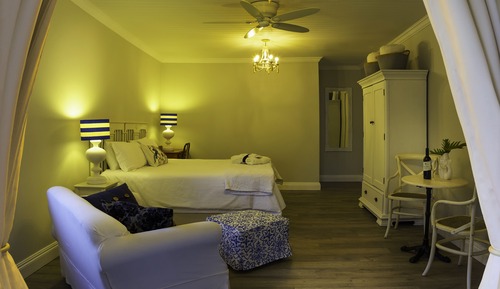 Family Room, 1 Bedroom ( Wisteria Suite)