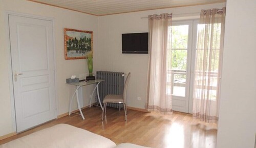 Twin Room (Lac)