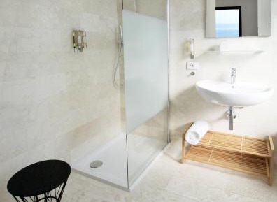 Deluxe King Double Room with Balcony - Lake View