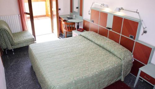 Double or Twin Room with Mountain View